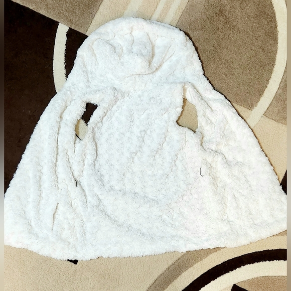 Faux Fur Vest - Picture 5 of 11